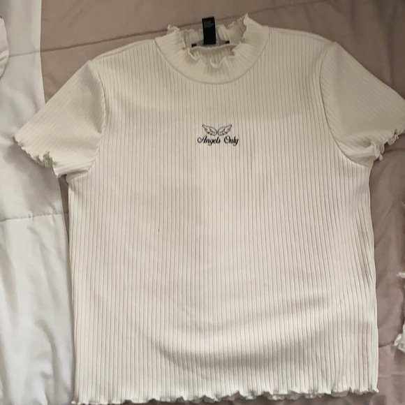 shirt. - Picture 1 of 1